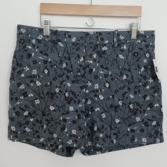 GAP Blue Floral Print Tailored Short Size 6R - Picture 1 of 2